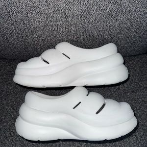 White cloud sport yeah clog
